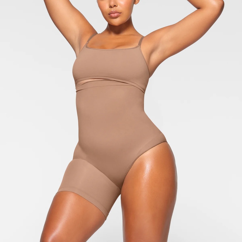 SKIMS Seamless Sculpt Left Leg Exposed Size XS